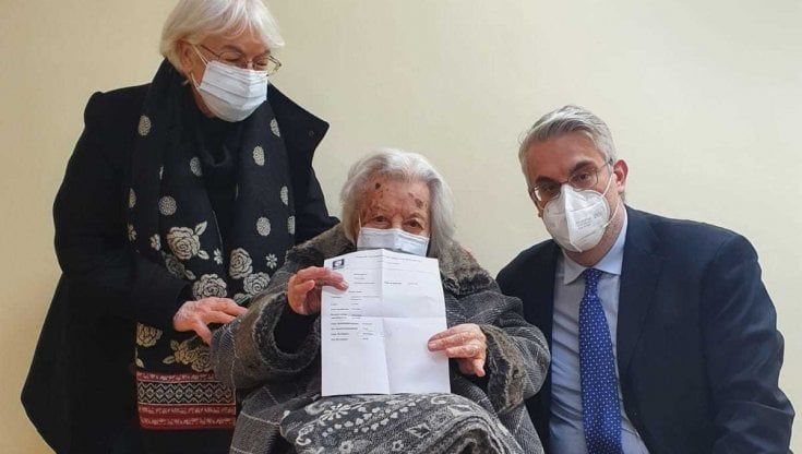 San Giorgio a Cremano: nonna Margherita riceve il suo vaccino a 105 anni