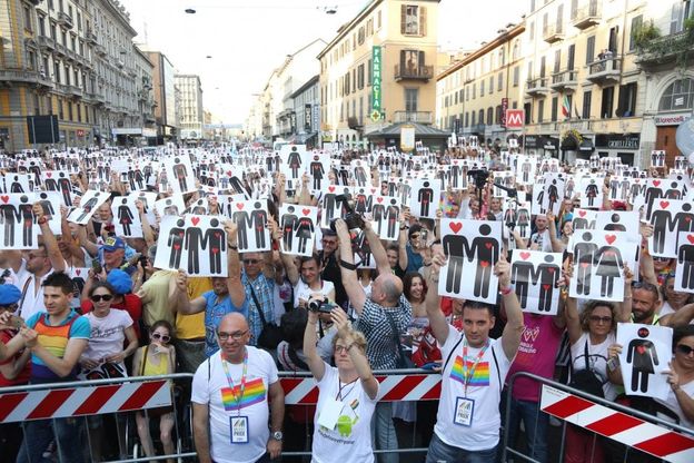 Gay Pride a Milano, la marcia arcobaleno