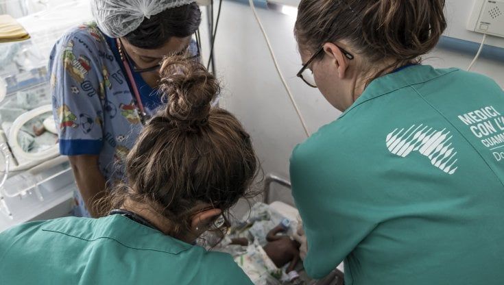 Covid in Africa: "Sospendere i brevetti per vaccinare tutti". L'appello del Cuamm