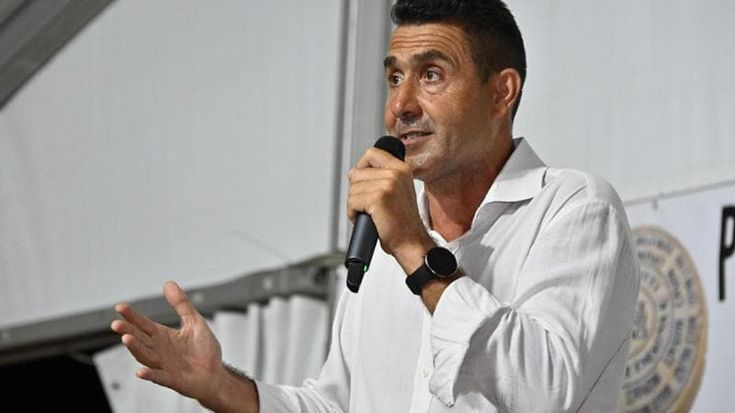 Piccoli Vannacci crescono. E lui rimpicciolisce