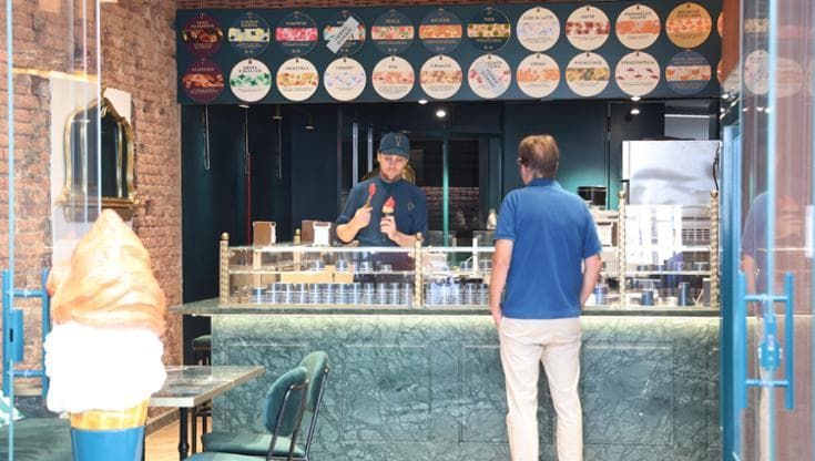 Il Monopoli di via Orefici e Caprarie: torna il bar Otello, chiude Welldone, apre Sebago