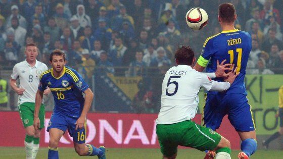 Euro 2016, Dzeko tiene a galla la Bosnia. Pari con l'Eire