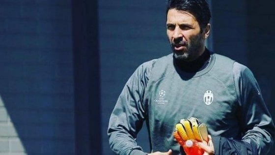 Al via l'asta benefica per i bimbi malati: un pranzo con Buffon, soggiorni a 5 stelle o una giornata nella redazione di D