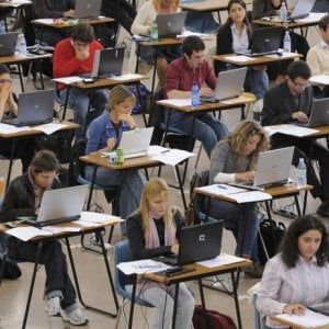 Concorso facilitato e Pas per insegnanti precari: ecco il decreto scuola