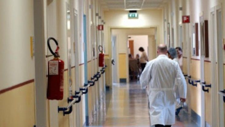 Dieci giorni di agonia in ospedale prima del decesso, cinque medici indagati al Santa Croce