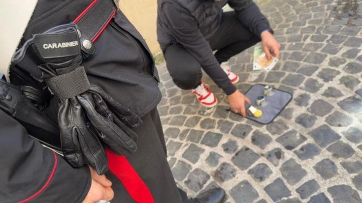 Truffa delle tre campanelle, fermata gang al rione Trevi: 10 denunciati, tra loro anche il croupier