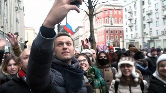 Russia: proteste in tutto il Paese. Navalny in piazza: fermato da polizia e rilasciato in serata