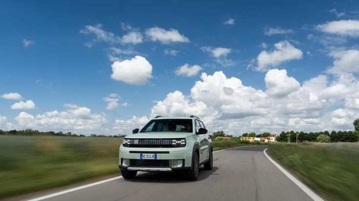 Fiat Grande Panda Turbo 100, come va la versione benzina non elettrificata con il cambio manuale