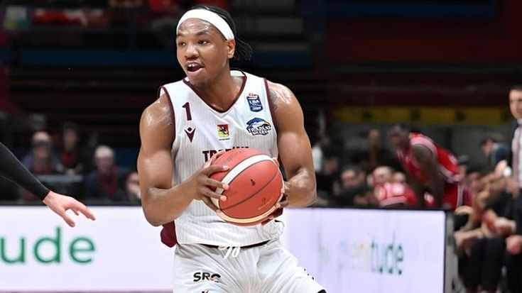 Trapani Shark, che impresa: batte al Forum di Assago l’Olimpia Milano e la raggiunge in classifica