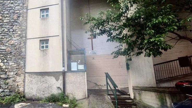 Genova, l’ascensore bloccato e quella chiesa irraggiungibile. L’allarme della parrocchia: “Nessuno vuole prenderne la gestione”