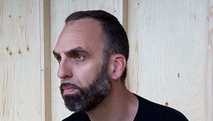 Sul naviglio presenta i versi dall’assenza di Adriano Engelbrecht