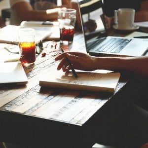 Le riunioni di lavoro minano la produttività in ufficio