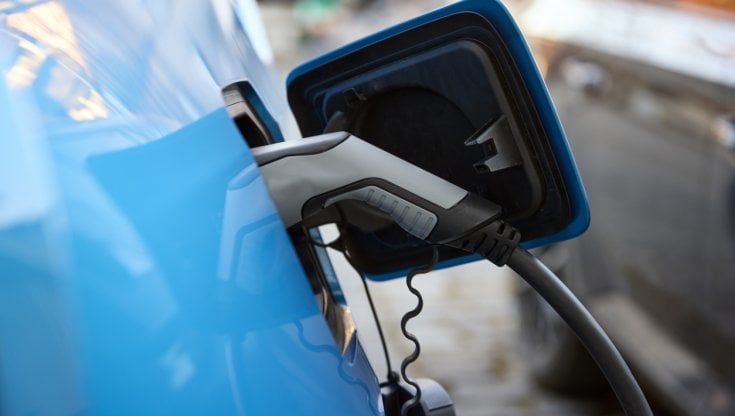Vendite auto elettriche: meno 17% nei primi 6 mesi dell’anno