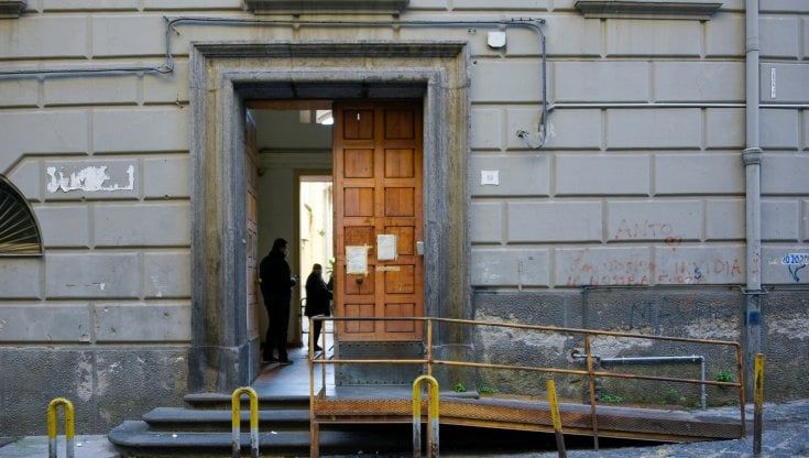 Napoli, l'assessore Trapanese: "Troppi disagi, sposteremo quell'ufficio per i disabili"