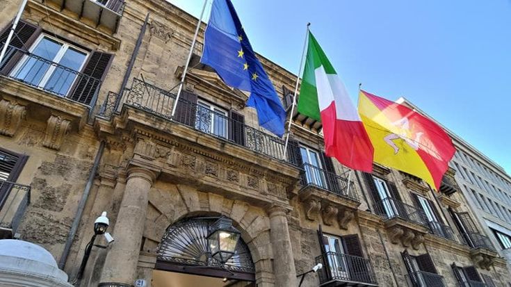Regione, ok ai concorsi per assumere 1.400 funzionari. Ma prove rinviate a dopo le elezioni comunali