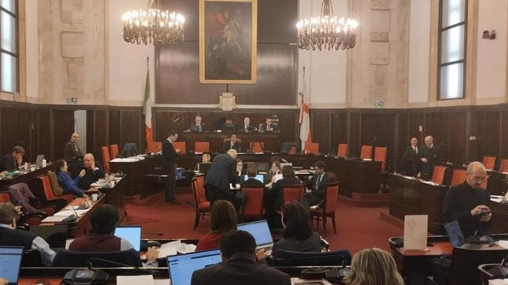Case, scuole, impianti sportivi e piscine: ecco i soldi in bilancio per riparare la città