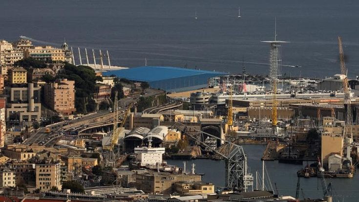 Bucci e la “Visione di Genova 2030” Le imprese delle Riparazioni in rivolta: “In porto non comanda il sindaco”. Vertice segreto con Confindustria