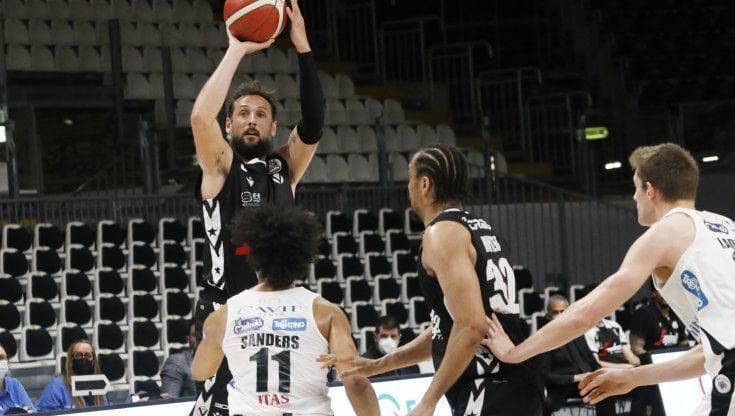 Basket: Brindisi chiude al secondo posto dietro Milano, a Trento l'ultimo posto nei play-off