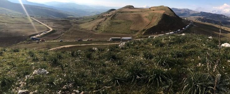Autostrada Palermo - Catania, tir fuoristrada nella bretella a Resuttano: caos e code