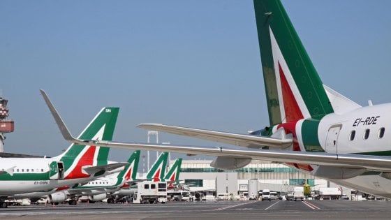 Alitalia, raggiunto l'accordo: resta valido il contratto