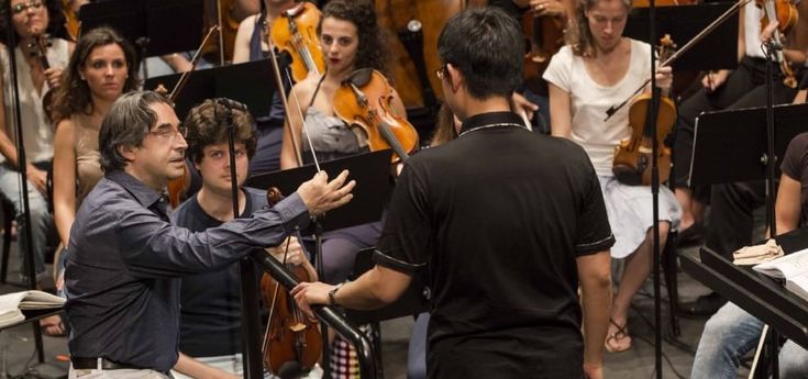 Riccardo Muti a Ravenna prepara "Falstaff" con gli allievi: "Nessun vezzo e siate morbidi" 