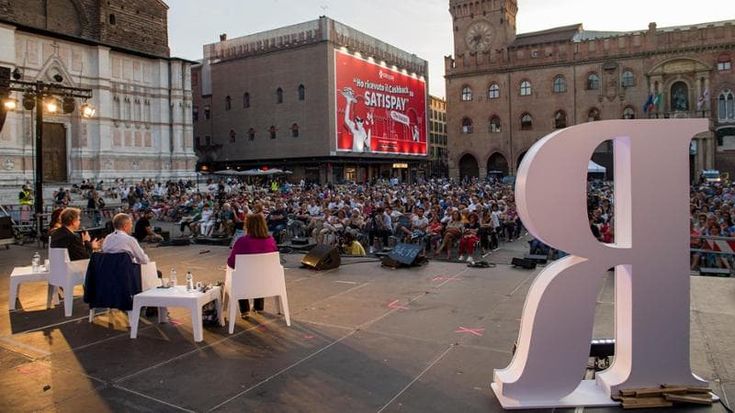 Torna Repubblica delle Idee con tanti protagonisti, da Javier Cercas a Grossman, l’omaggio a Giulia Cecchettin con il padre Gino, Marco Mengoni e il ricordo di Assante
