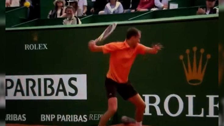 Montecarlo, Medvedev umiliato da Berrettini: il russo se la prende con la racchetta