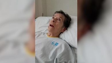 Madrid, l'appello della 87enne sfrattata agli accampati a Puerta del Sol: "Coraggio! Lottate!"