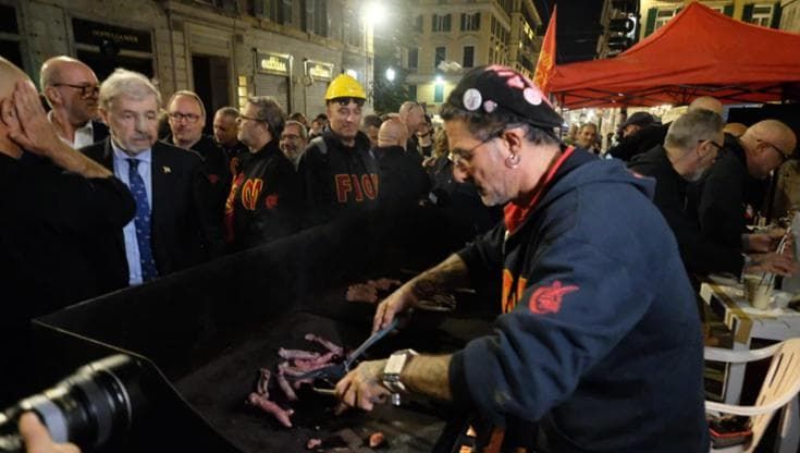 Ex Ilva, la protesta è a oltranza con tende e barbecue proletario