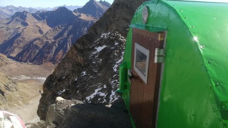 Cent’anni di bivacchi, architetture essenziali per la montagna lenta
