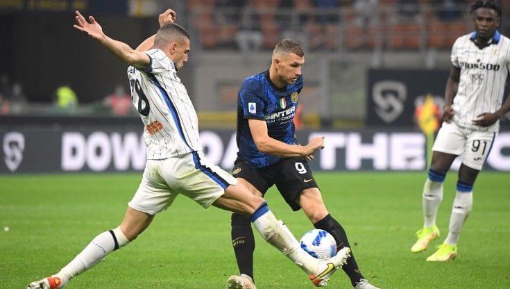 Inter-Atalanta 2-2: Dzeko segna, Dimarco sbaglia un rigore, poi i campioni d'Italia ringraziano il Var 