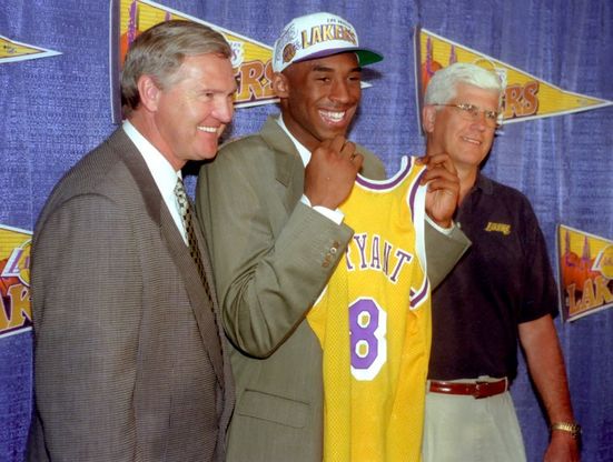 Nba, Kobe Bryant annuncia il ritiro a fine stagione