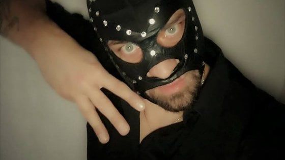 Reggio Emilia, lottatore di wrestling diventa consigliere comunale 5 Stelle: oggi l'ultimo match