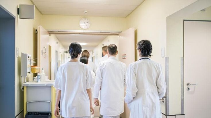 Sanità, i medici del 118 a Genova: “Turni di dodici ore, ma pagati meno di tutti”