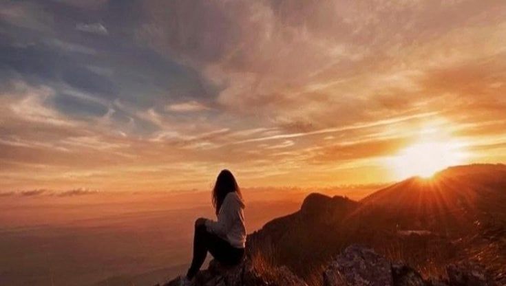 Musica e lectio magistralis al chiaro di luna sulla vetta del monte Bulgheria