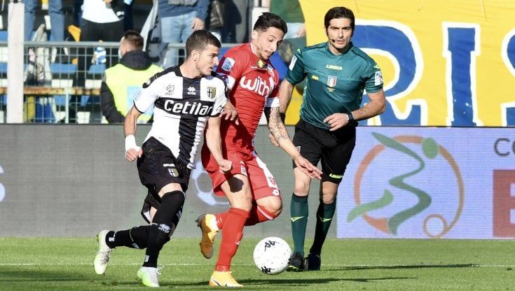 Serie B: la Cremonese resta seconda da sola, 0-0 in Parma-Monza e Cittadella-Spal
