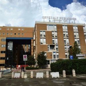 Bari, bambino muore di polmonite in ospedale: sequestrata la cartella clinica