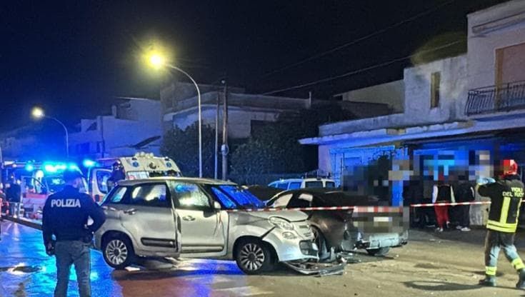 Scontro in centro a Nardò con l’auto rubata: in codice rosso un 84enne, caccia a tre giovani