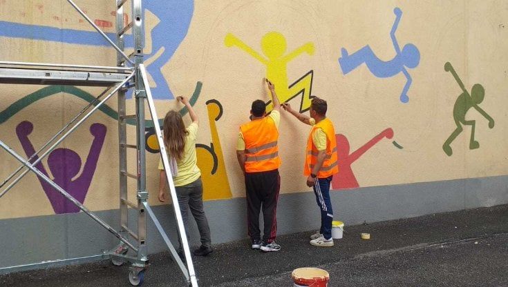 Genova, il mondo di Keith Haring colora il carcere di Marassi