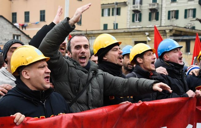 Da Cornigliano al centro, i volti del corteo