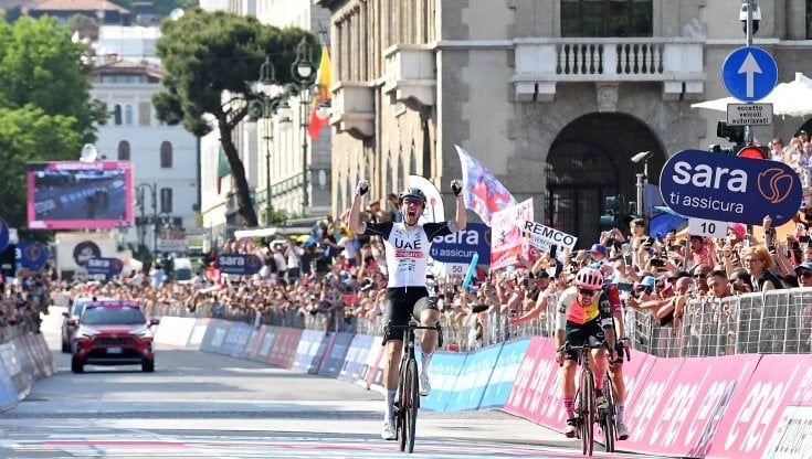 Giro d'Italia, a Bergamo vince l'americano McNulty. Armirail mantiene la maglia rosa