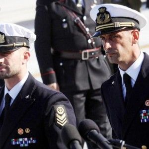 #iostoconimar&ograve;, gli amici di Girone e Latorre inondano il web
