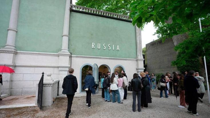 L’Ue processa la Biennale e bacchetta Salvini: “Pronti a intervenire”