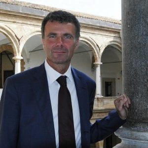 Rifiuti, sanità, foreste alla Regione la grande paralisi