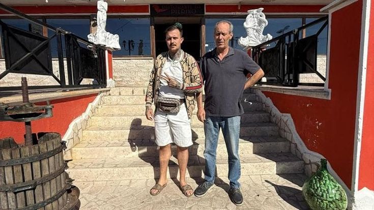 Il ristorante di Pierino è in vendita? Annuncio da 270mila euro, lui smentisce: “Fake news”