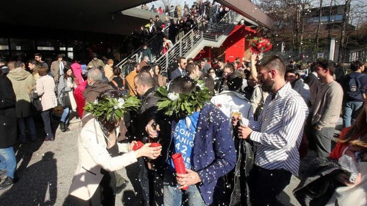 Lauree Alma Mater, i comitati dei residenti: “Indecorose le feste in strada”. Il rettore: “Noi puliamo”