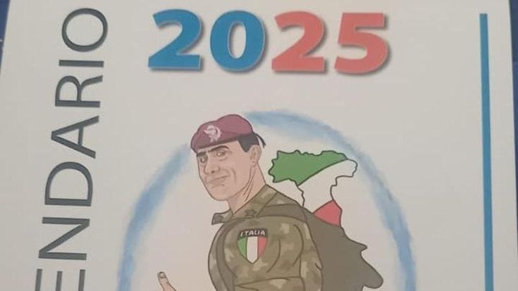 Calendari e anelli con la Decima, a Grosseto Vannacci lancia il suo “partito” a colpi di gadget