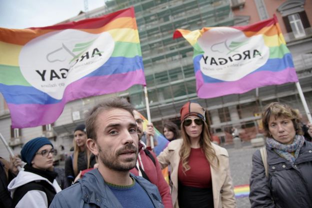 Piazza Plebiscito, sit in della associazio Lgbt contro l'annullamento dell'atto di nascita di Ruben