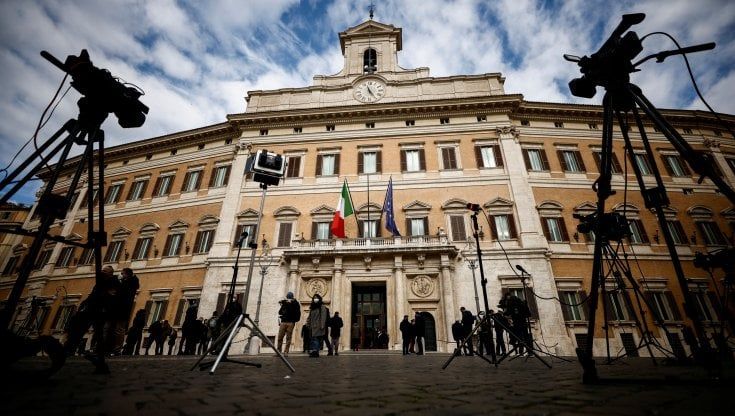 Un fondo per l’accesso all’attività politica contro l’oligarchia