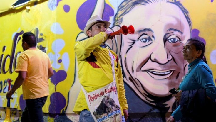 Sorpresa al primo turno delle elezioni in Colombia, il "vecchietto di Tik Tok" mina il successo del candidato progressista Petro